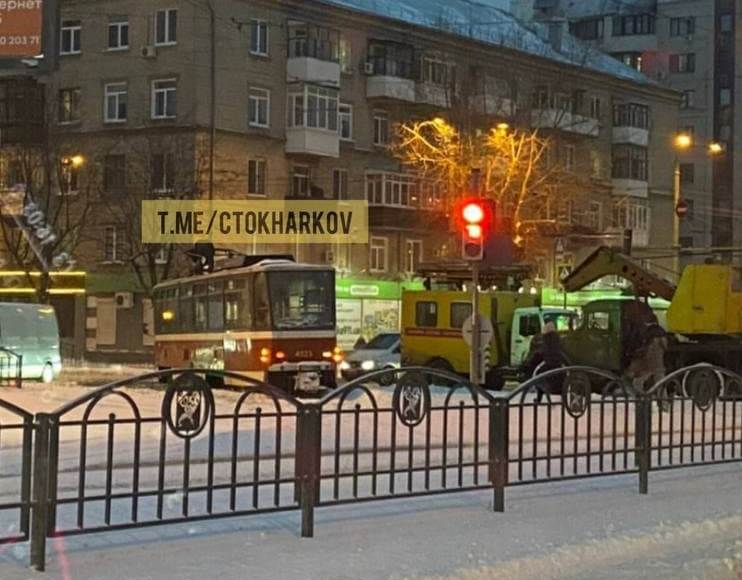 На Московском проспекте сошел с рельсов трамвай