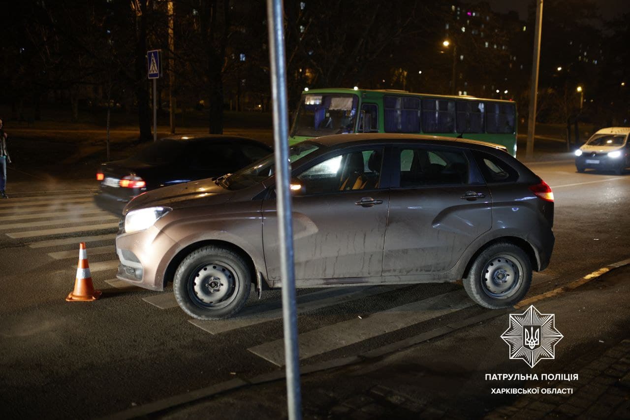 Пьяный водитель уснул за рулем на пешеходном переходе