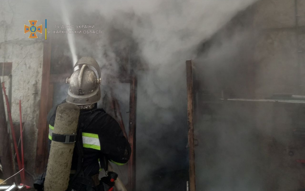 Спасатели ликвидировали крупный пожар на предприятии