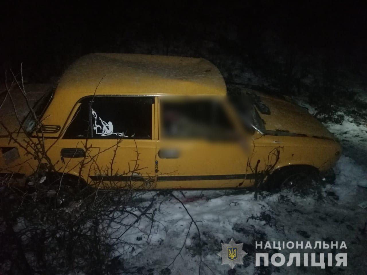 В Лозовой вылетел с трассы и перевернулся ВАЗ: водитель погиб