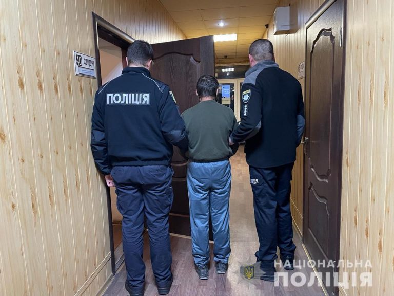 В Харькове задержан мужчина, пытавшийся зарубить топором двух женщин