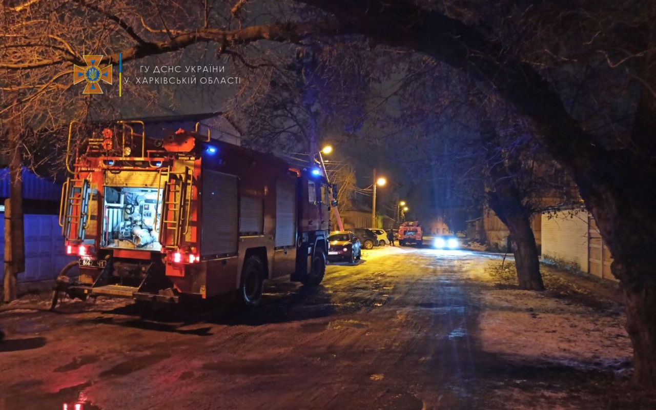 В Лозовском районе при тушении пожара спасли женщину