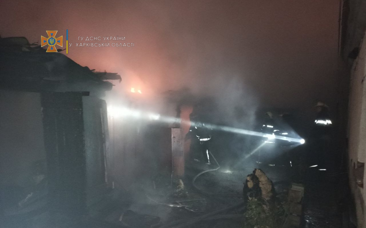 В Лозовском районе при тушении пожара спасли женщину