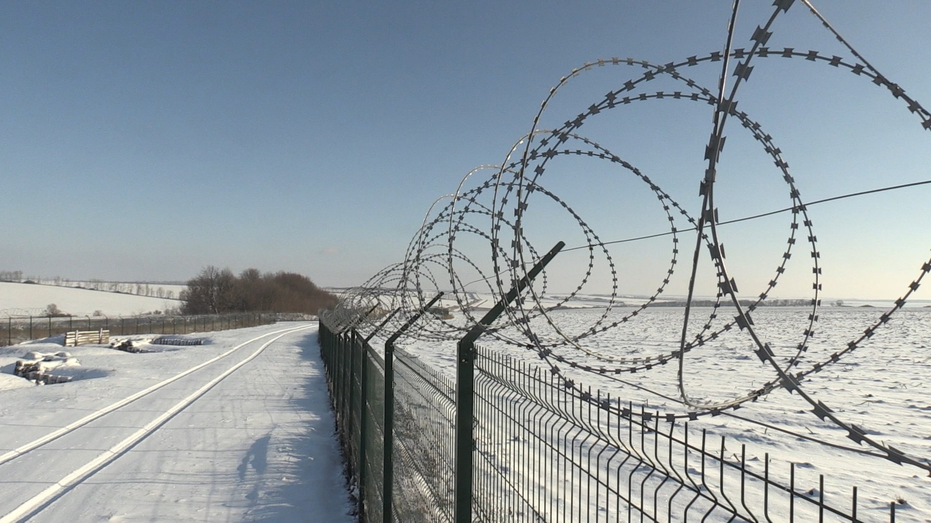 Видят нарушителя за 10 км – на Харьковщине заканчивают обустройство границы с Россией