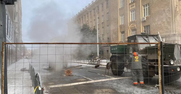 На теплотрассе в центре Харькова произошла авария