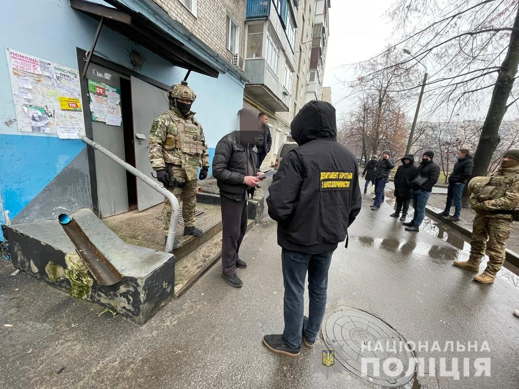 На Харьковщине полиция в течение суток ликвидировала 8 наркопритонов