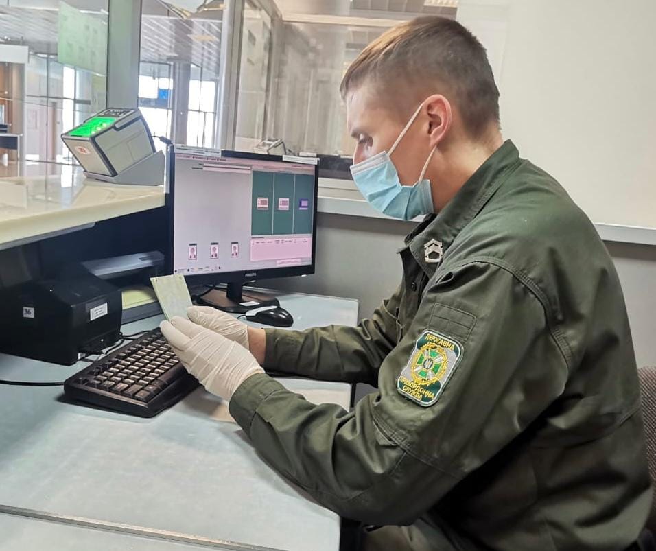 В аэропорту Харькова задержали иностранца с чужим паспортом