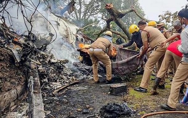 Число жертв крушения вертолета в Индии возросло