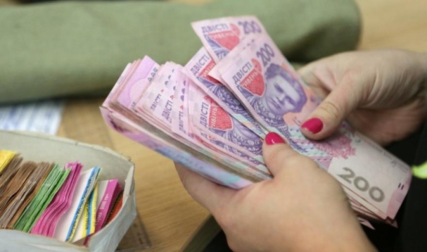 В Харькове бухгалтер фирмы «прибавила» себе к зарплате почти 1 миллион гривен