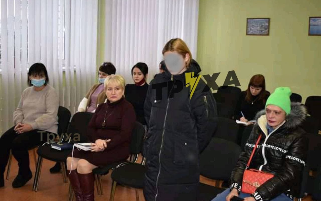 Под Харьковом поселковый совет рассматривал дело 9-классницы, которая «играла в футбол» котенком