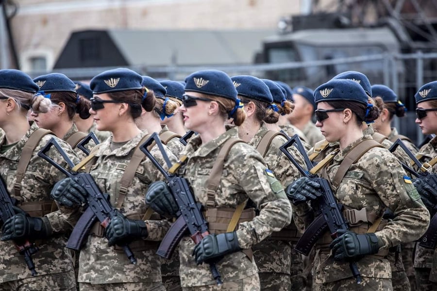 Воинский учет для женщин: готовы ли военкоматы и медкомиссии — мнение юристов