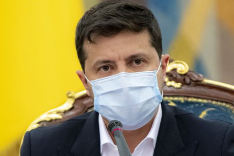 Зеленский подписал закон о тысяче гривен за вакцинацию от коронавируса