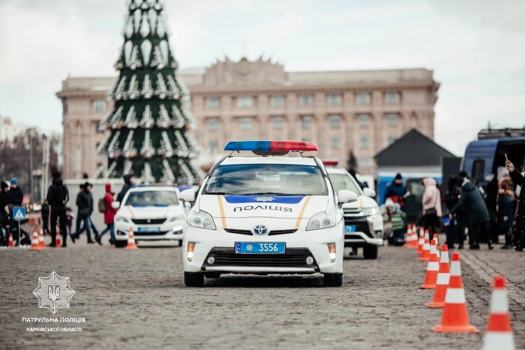 «Рождество с патрульными»: полицейские провели праздничную акцию для маленьких харьковчан