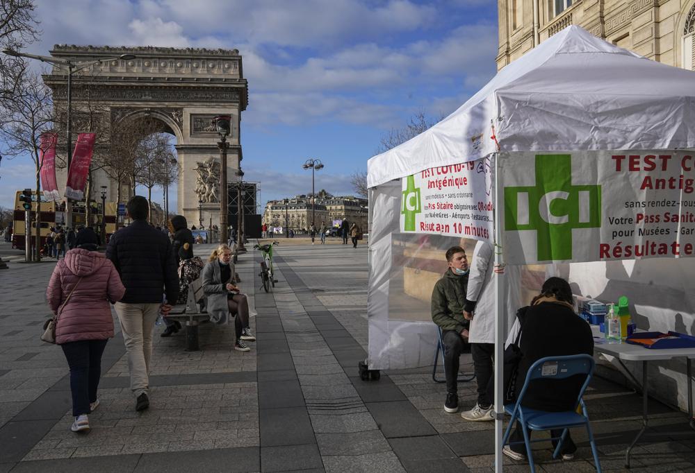 Франция бьет рекорды по количеству заболевших коронавирусом и усиливает карантин