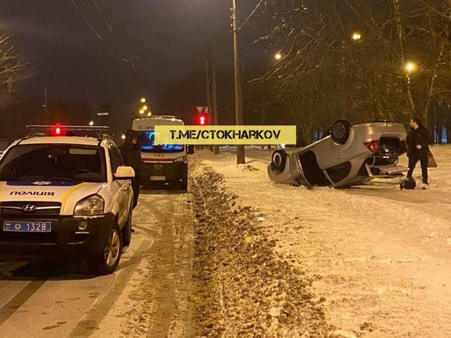 Водитель перевернувшегося на Героев Сталинграда авто был нетрезв