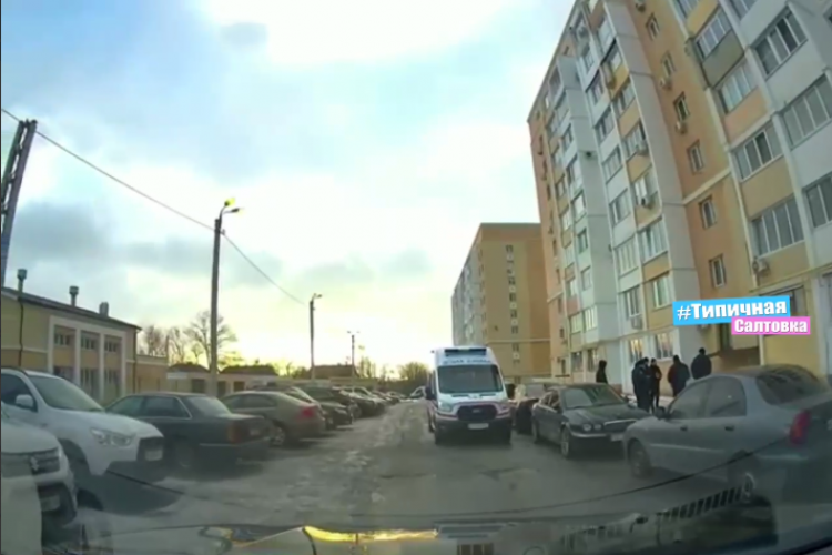 На Салтовском Шоссе из окна многоэтажки выпрыгнул мужчина