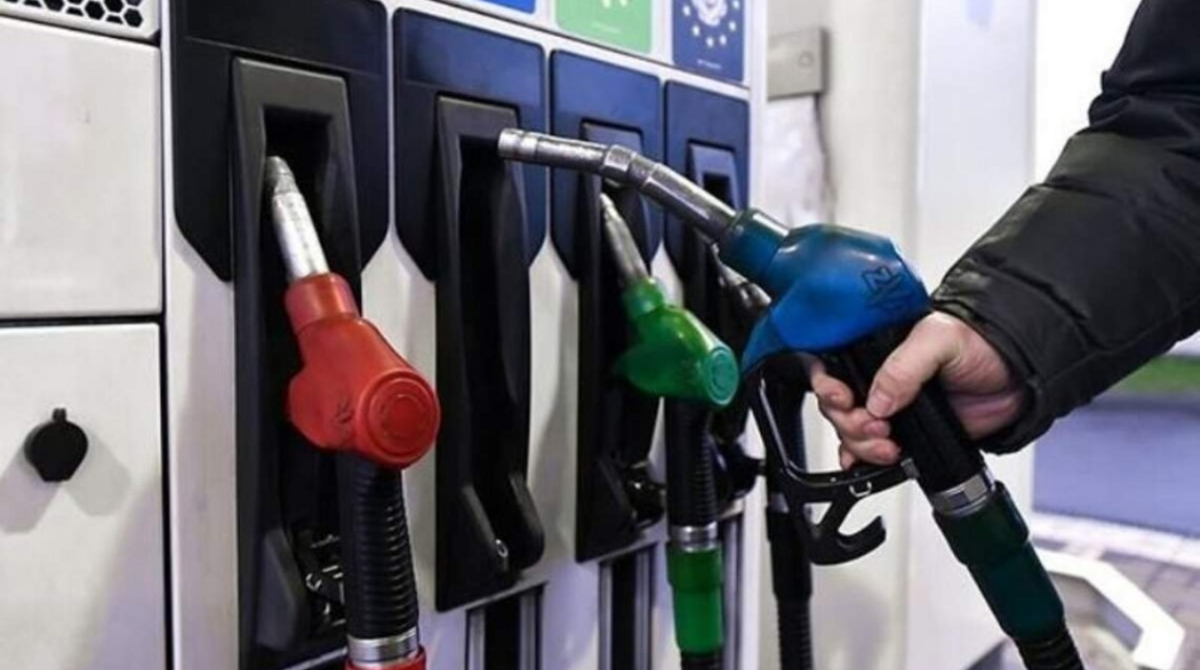 Сколько в Украине будет стоить бензин и автогаз в 2022 году: прогноз аналитика