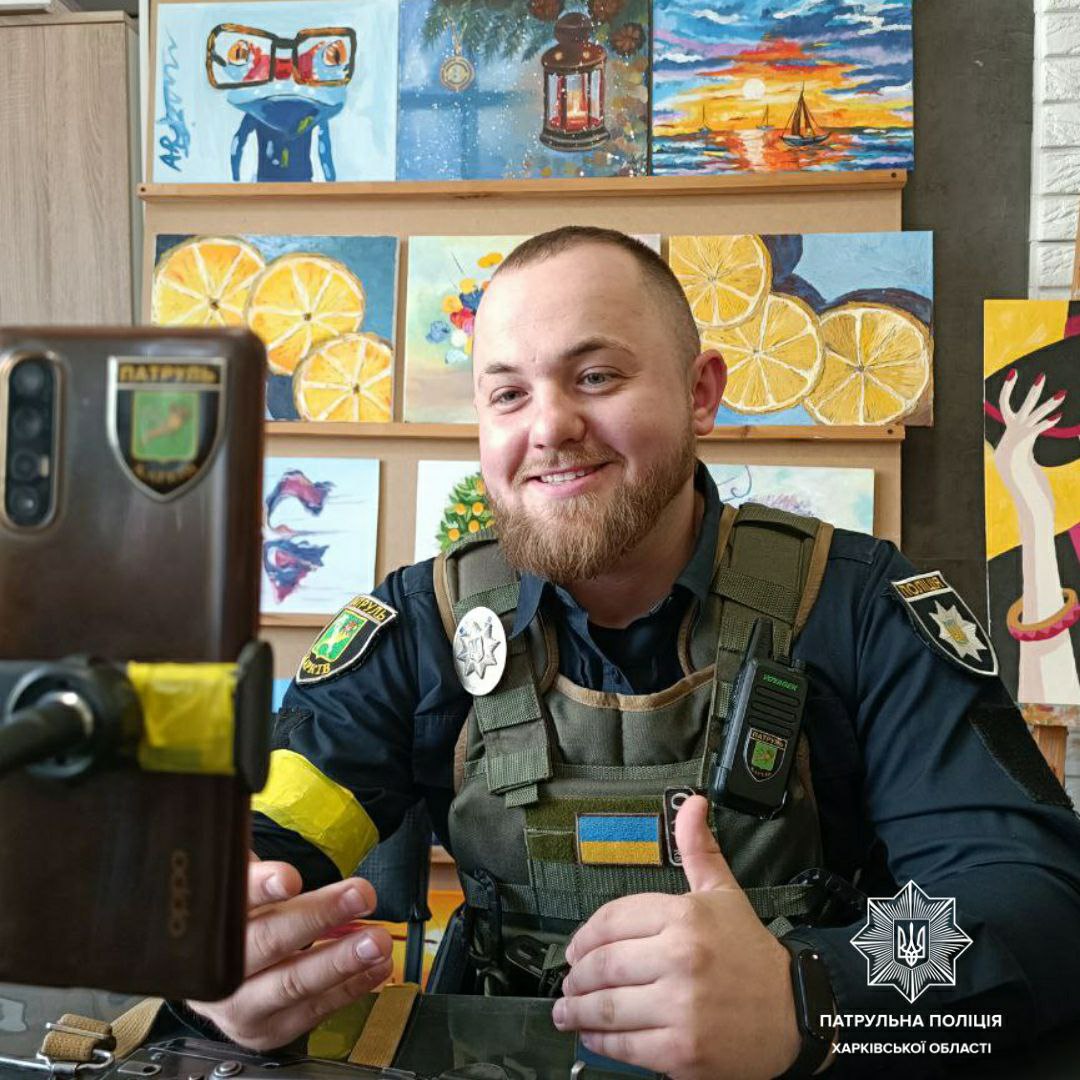 Харківські патрульні привітали школярів з Днем останнього дзвоника