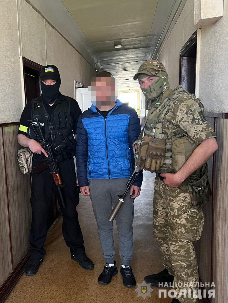 Правоохоронці Харківщини затримали групу нелегалів та організаторів переправлення людей в росію