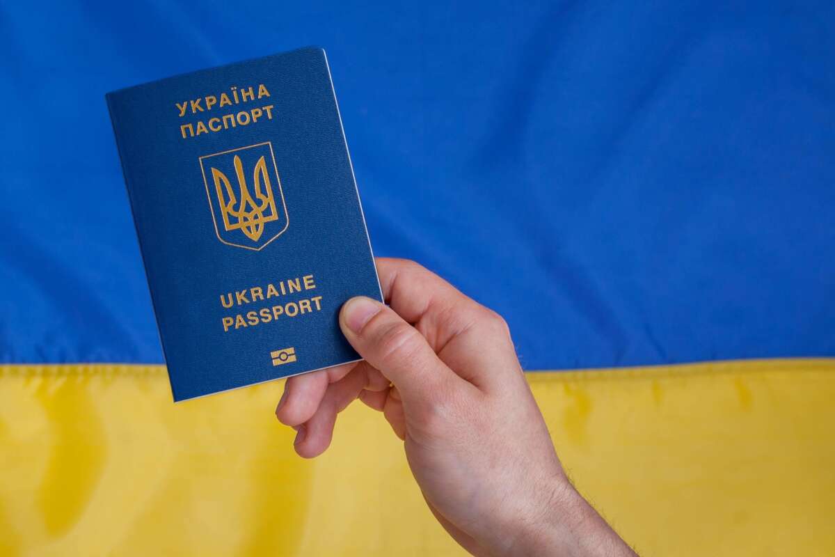 Рада пропонує позбавляти громадянства військовозобов’язаних українців за виїзд за кордон