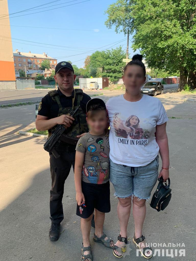 8-річний хлопчик з Лозової загубився у Харкові: поліцейські повернули дитину батькам
