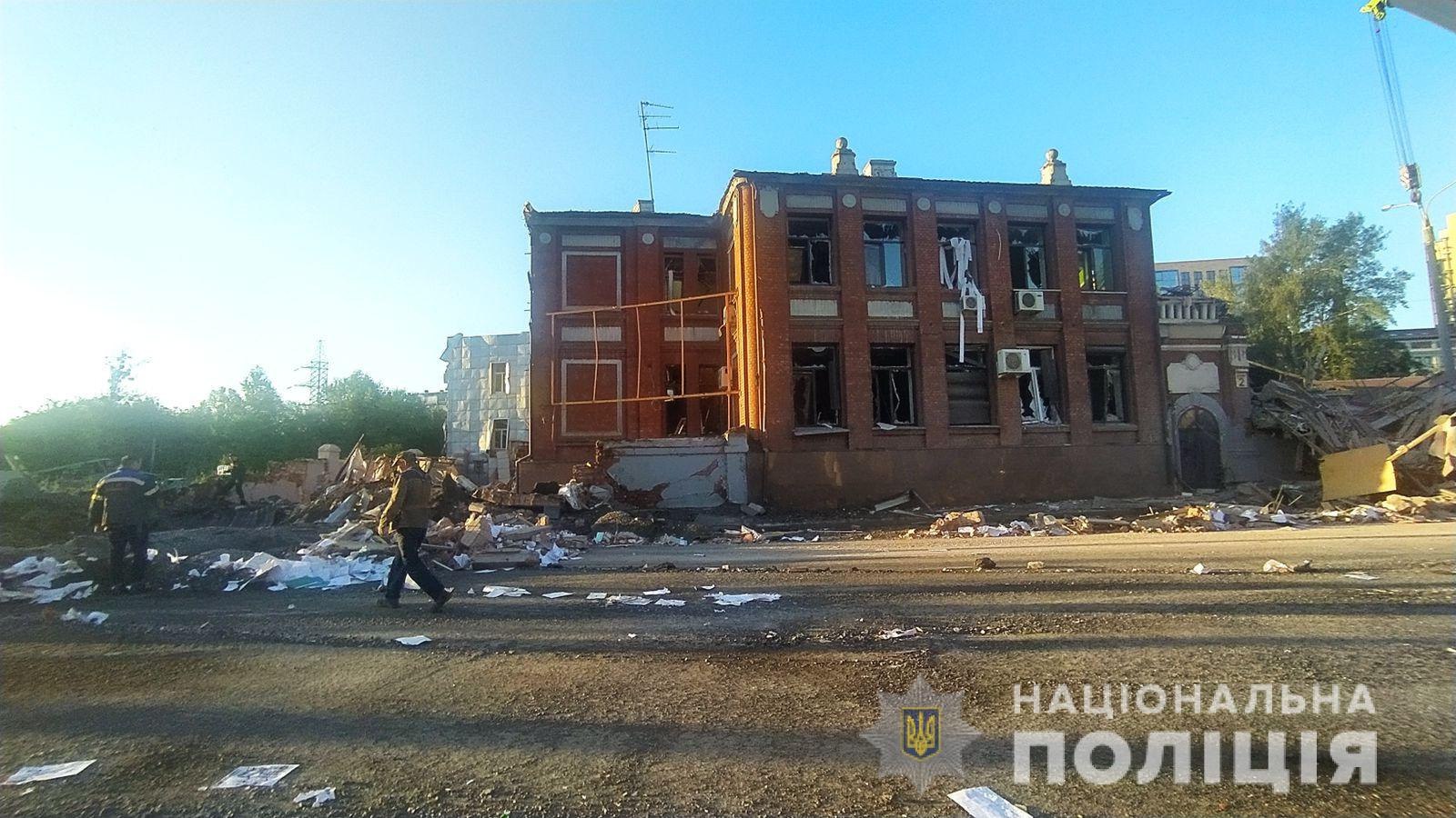 Наслідки ранкового обстрілу підприємства в Київському районі Харкова