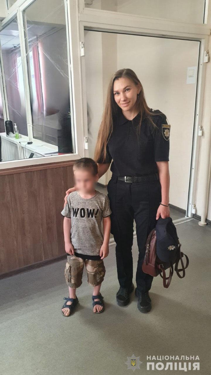 В Харкові поліція відібрала у нетверезої жінки дитину: хлопчика передано бабусі