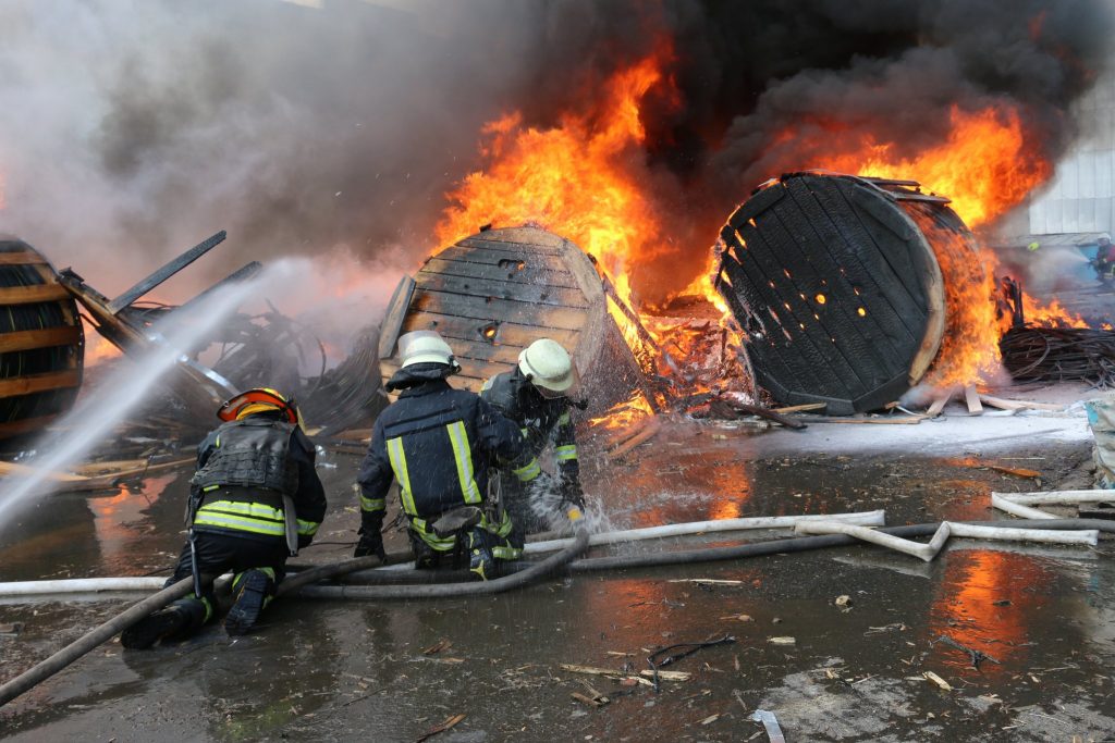 Пожежу на підприємстві в Немишлянському районі гасили більш ніж 3 години