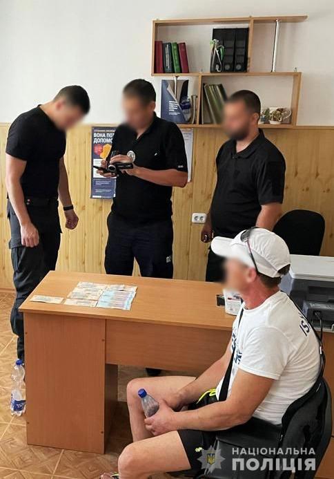На Харківщині викрито чоловіка на спробі підкупу поліцейського