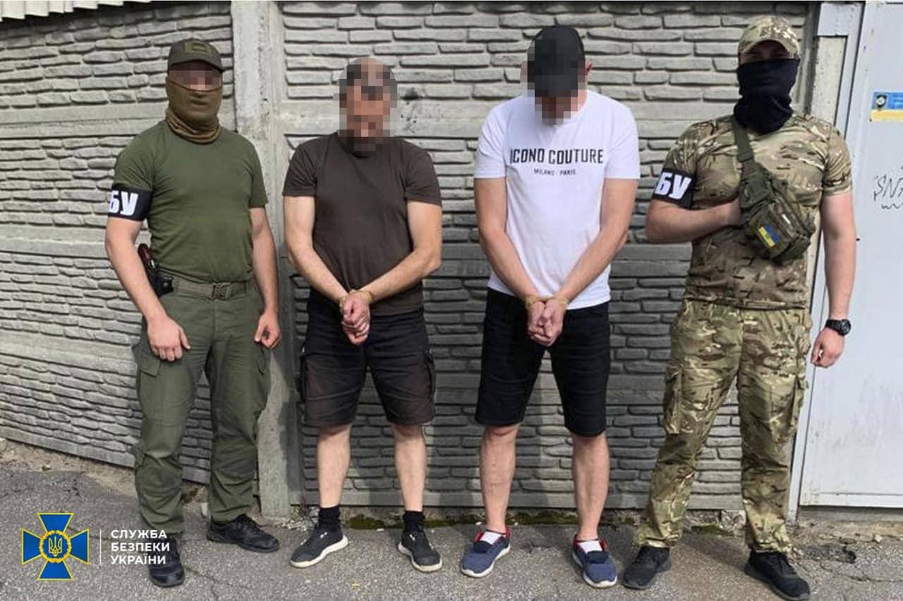 СБУ затримала двох екс-правоохоронців, які передавали ворогу дані позиції ВСУ на Харківщині.