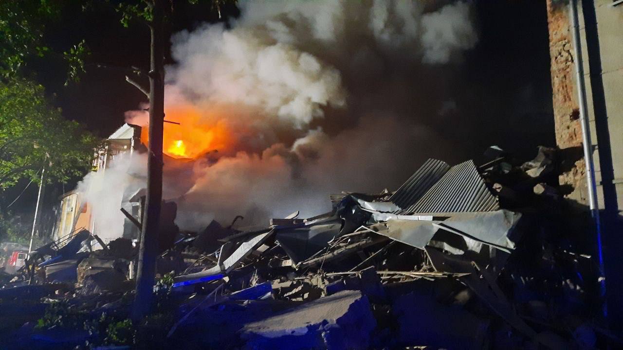 7 загиблих: пошуки людей на місці вибуху у Харкові тривають