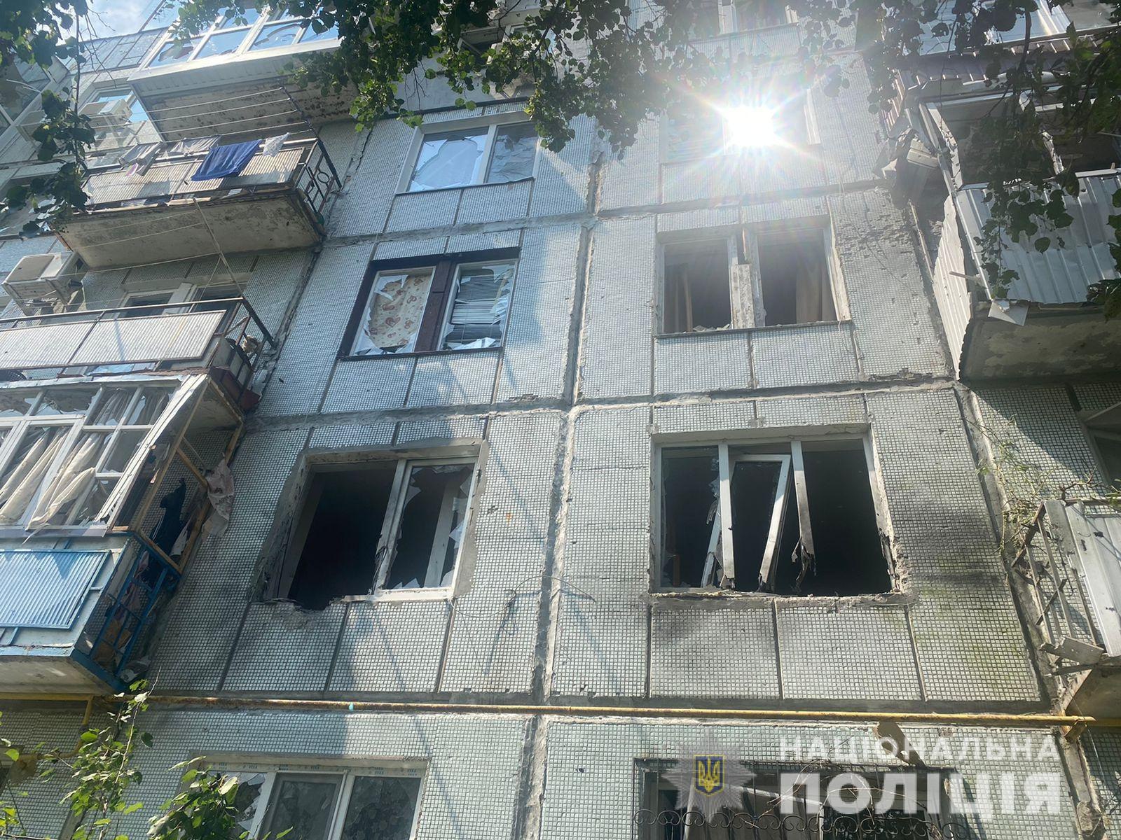 Наслідки обстрілу трьох мікрорайонів Чугуєва: серед постраждалих – громадяни рф