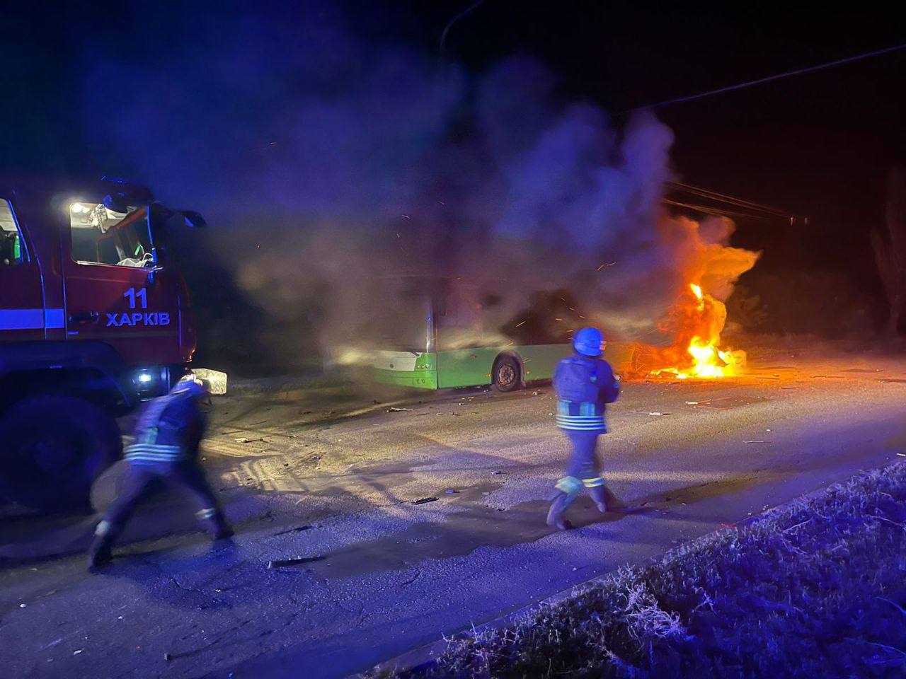 На проспекті Ландау після зіткнення з іномаркою загорівся тролейбус