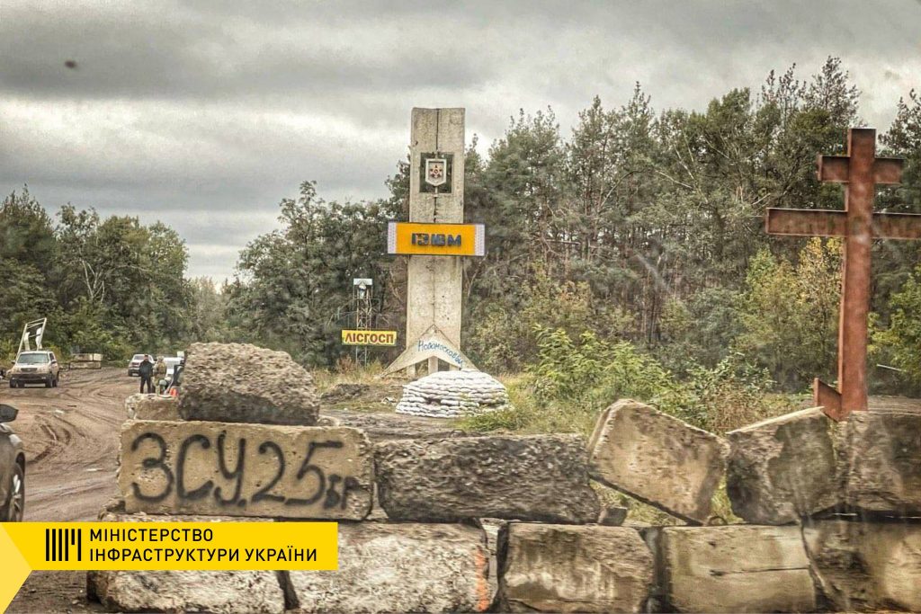 На звільненій Харківщині почали розчищати дороги