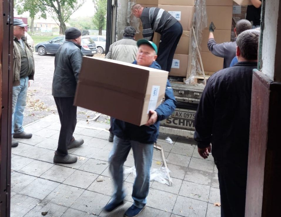 У деокуповане село Піски-Радьківські вперше доставили гуманітарну допомогу