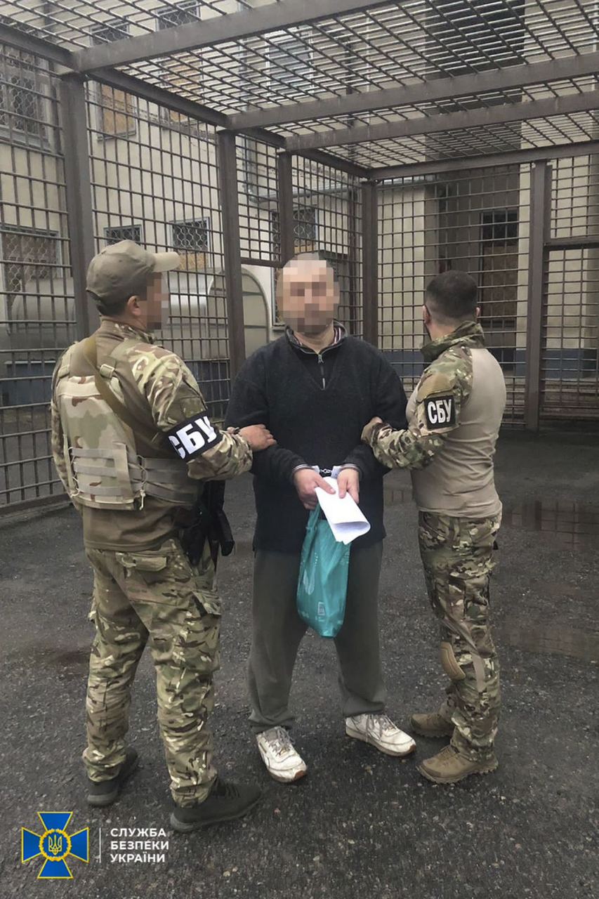 У звільненому Вовчанську затримали зрадника, який допомагав рашистам захопити місто