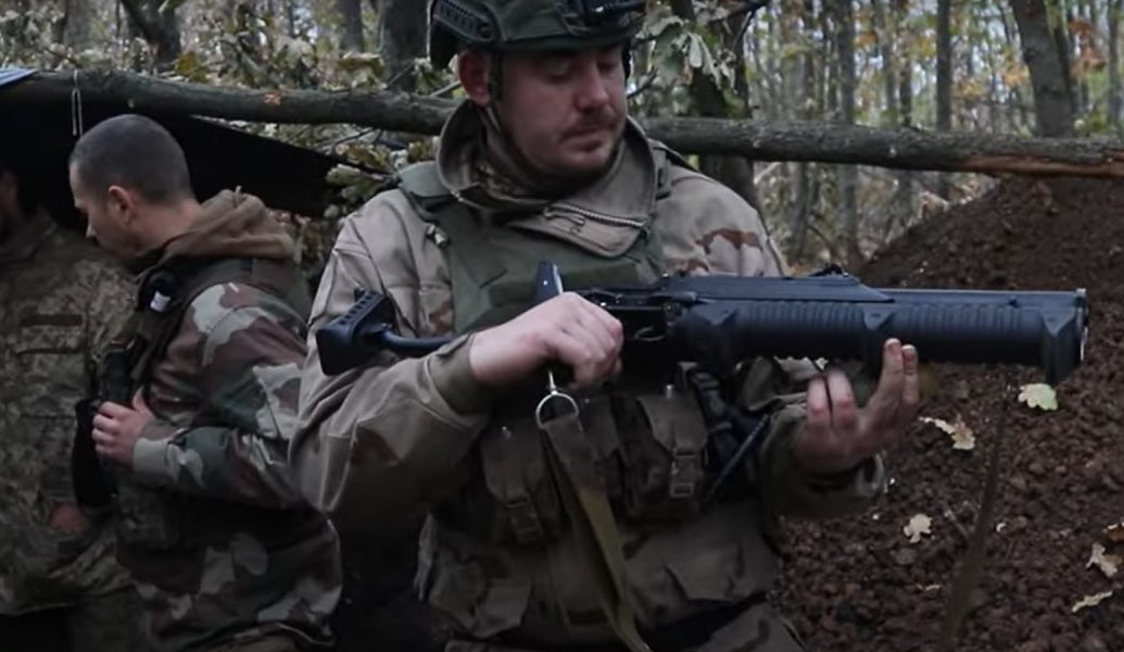 Як тримають позиції піхотинці під постійними обстрілами: відео від бригади «Холодний яр»