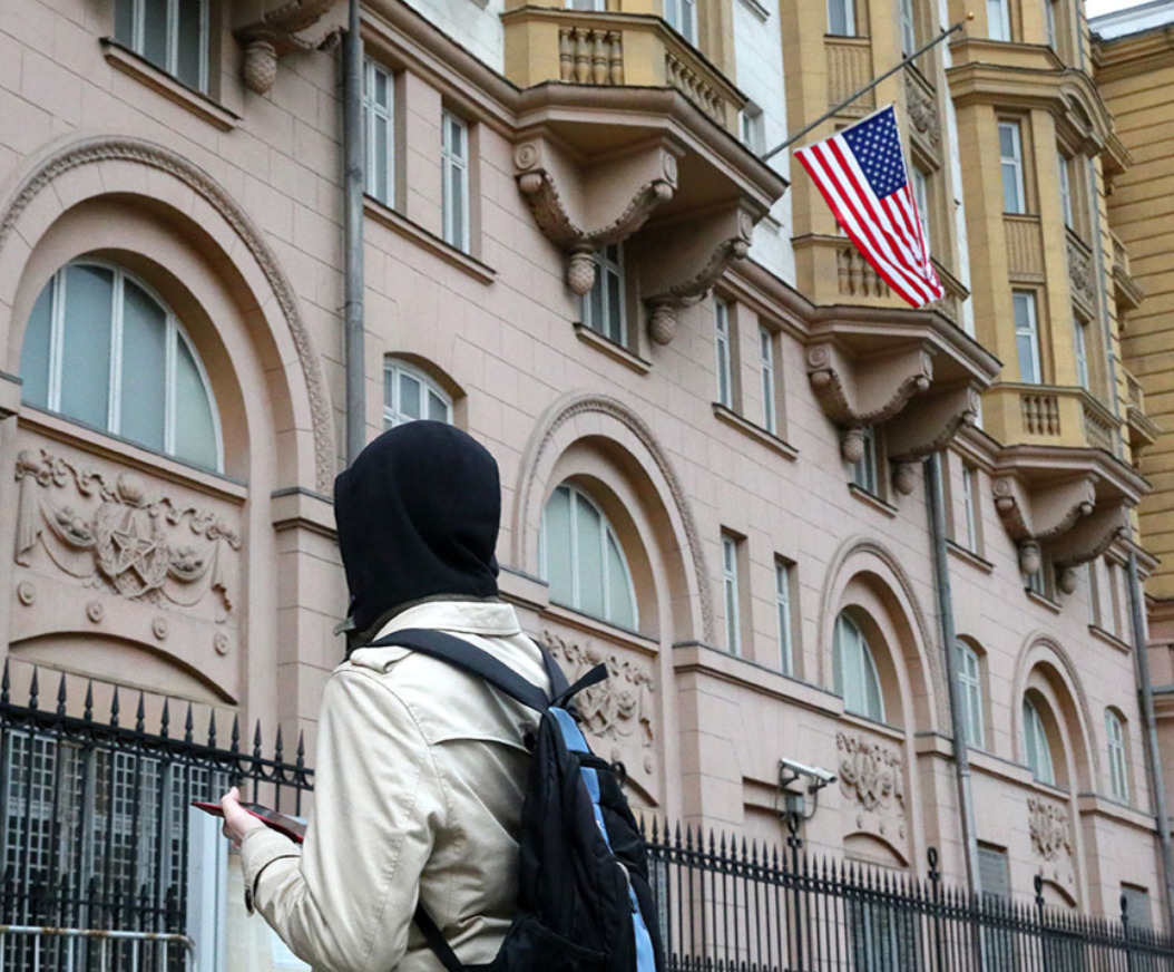 Посольство США у москві закликає своїх громадян негайно покинути рф