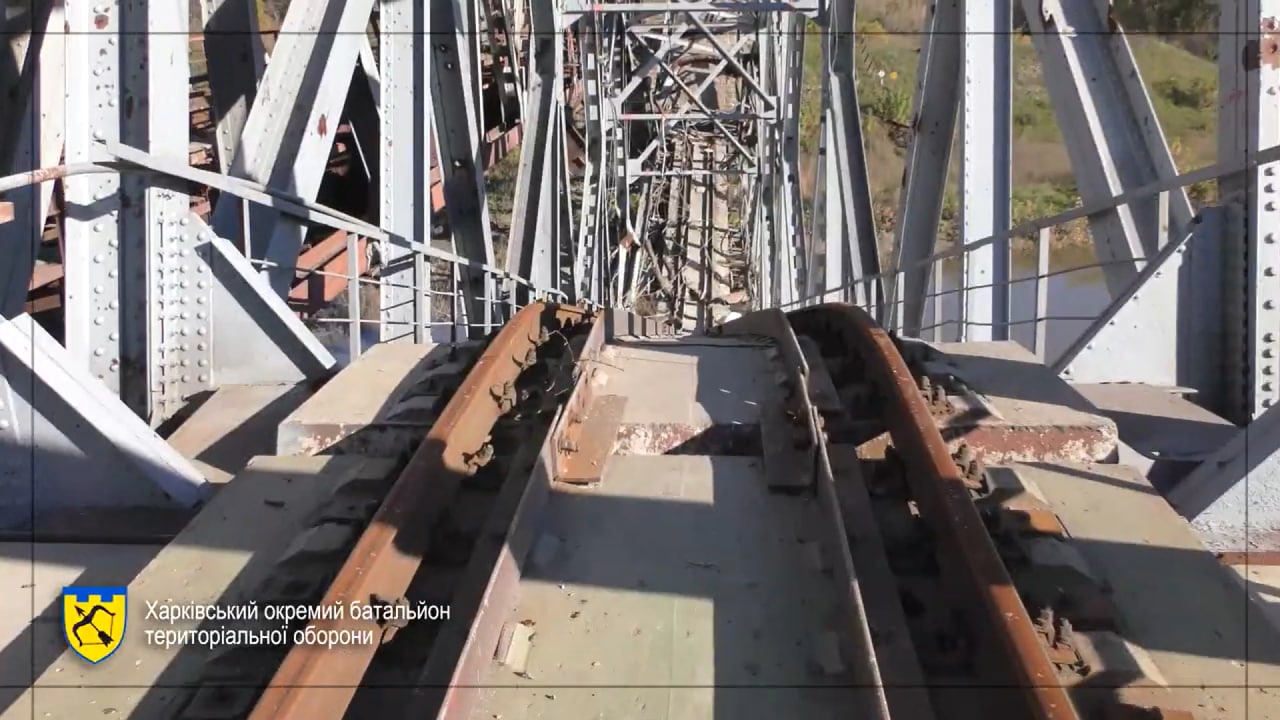 Підірвані мости та зруйновані шляхи: відео Харківського окремого батальйону ТрО зі звільнених територій