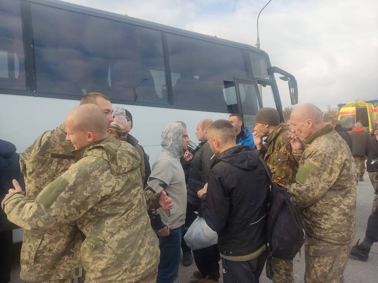Україна звільнила з полону ще 52 людей, зокрема захисників та лікаря з «Азовсталі»