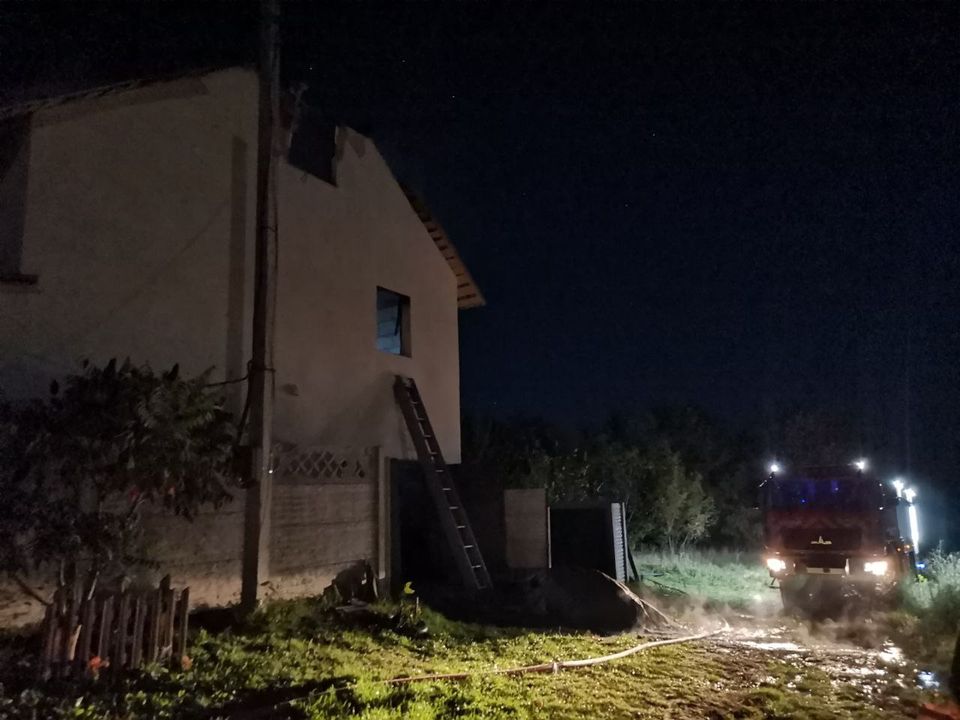 В Бабаях через коротке замкнення горів будинок: постраждав чоловік