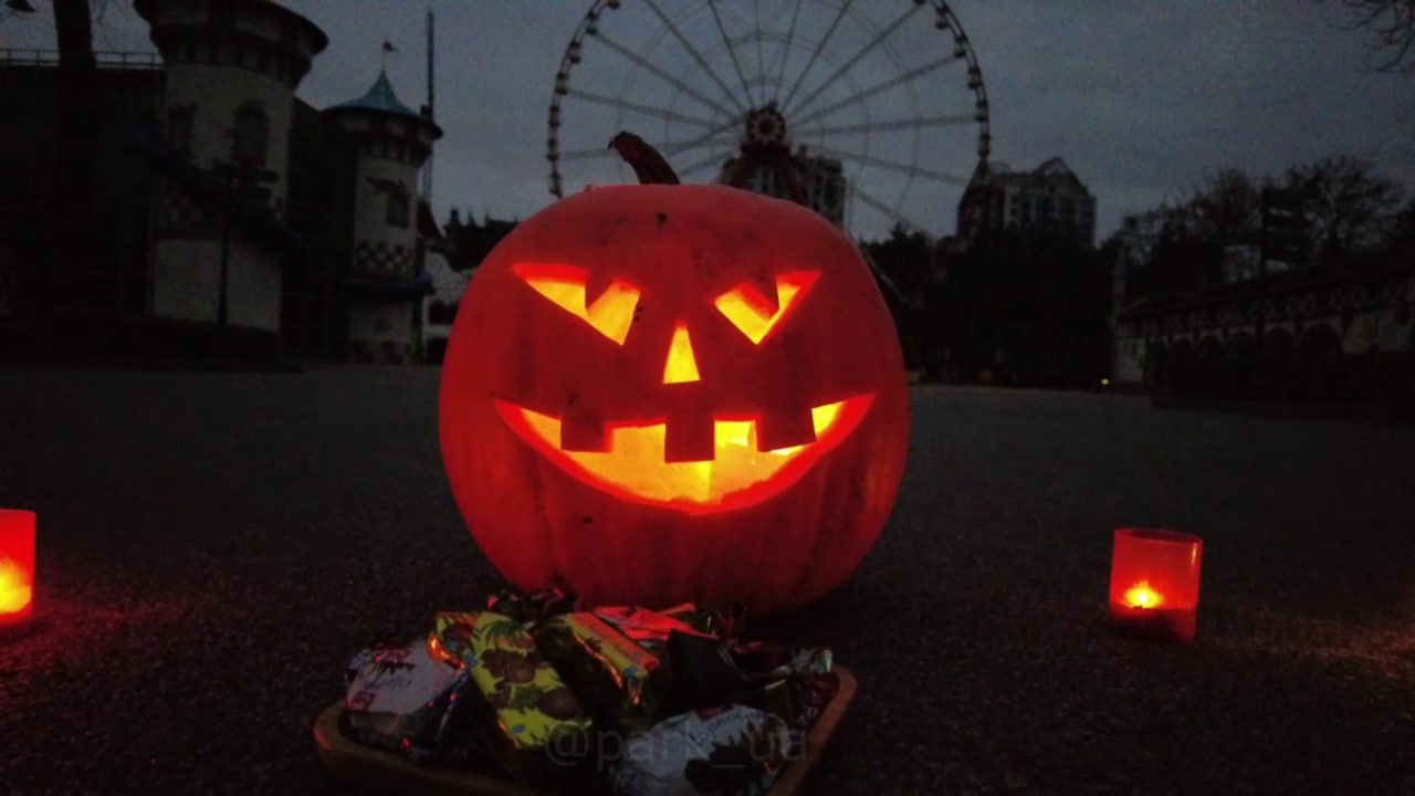 Харківський центральний парк показав порожні алеї у Halloween
