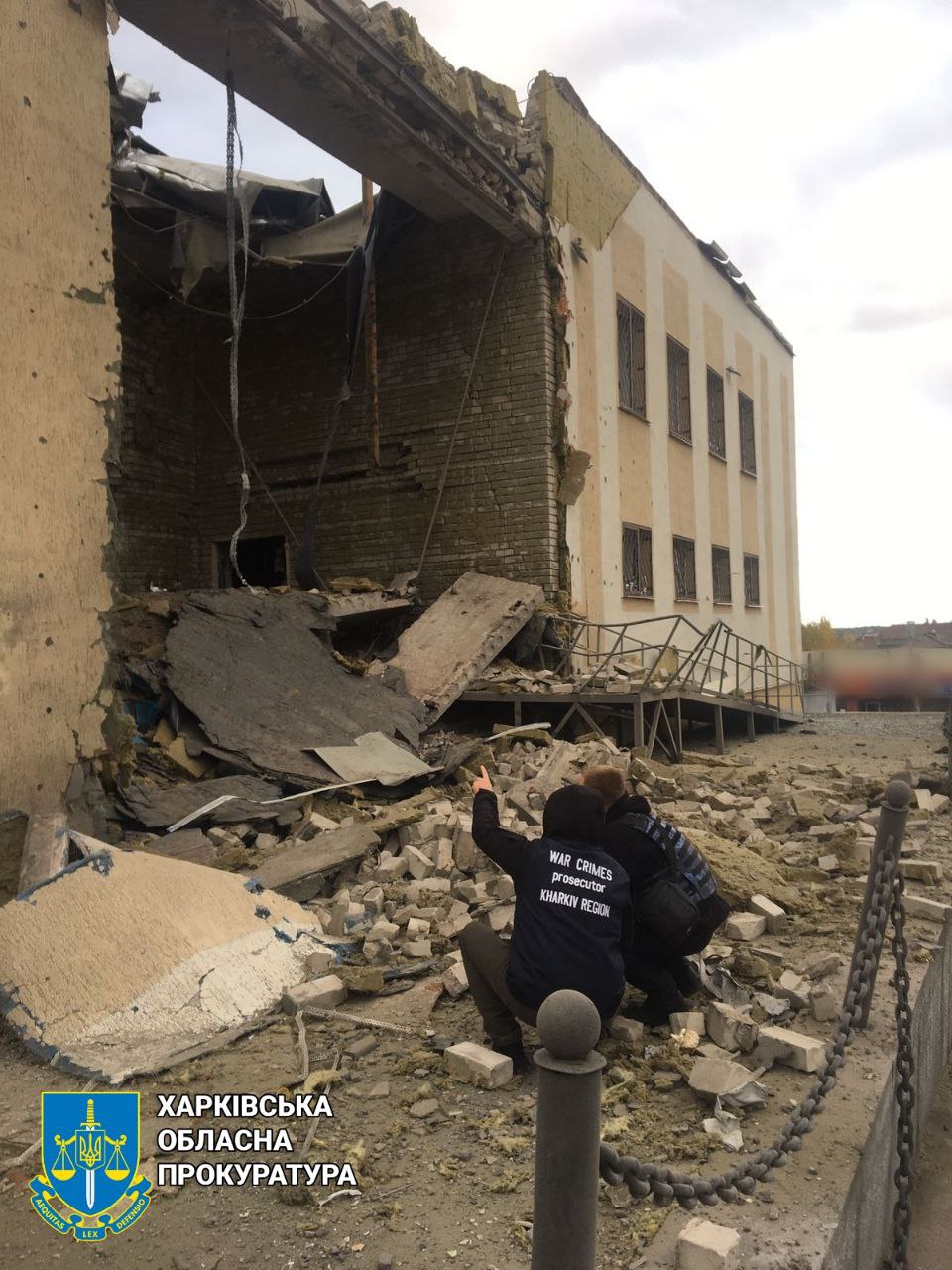 Ракетний удар по Куп’янску: зруйновано адміністративну будівлю