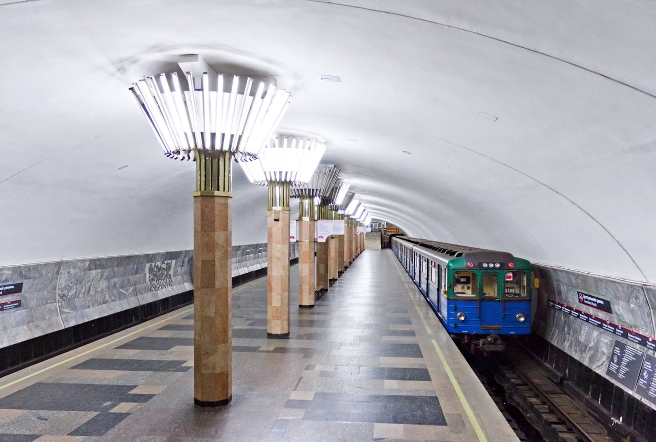 Рух поїздів Холодногірсько-заводською лінією знову призупинено.