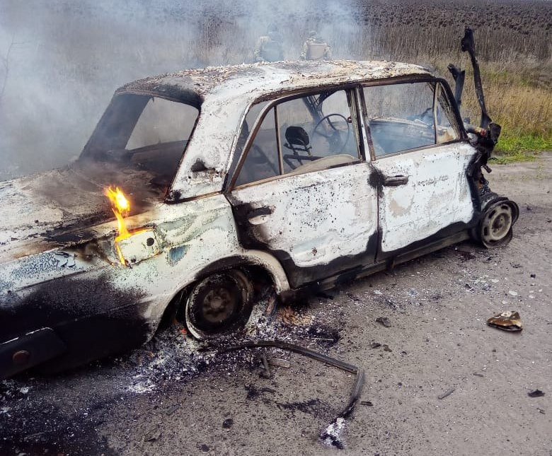 В Куп’янському районі снаряд влучив в автівку: водія доставили в лікарню