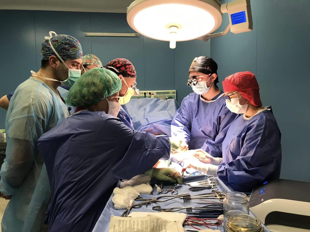 Львівські хірурги пересадили нерв захиснику з Харкова, аби повернути йому можливість ходити