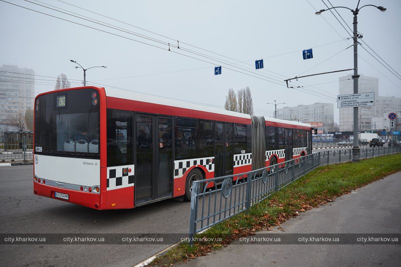 На вулицях Харкова вже з’явилися два 18-метрові чеські автобуси з семи