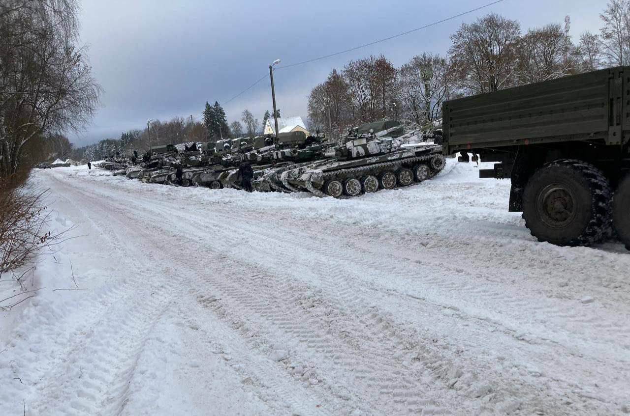 У білорусі фіксують перекидання російської техніки до кордону з Україною
