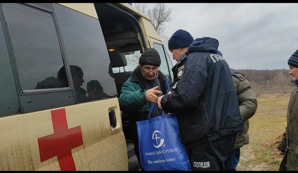 Поліція забезпечила евакуацію громадян з прифронтових населених пунктів Харківщини