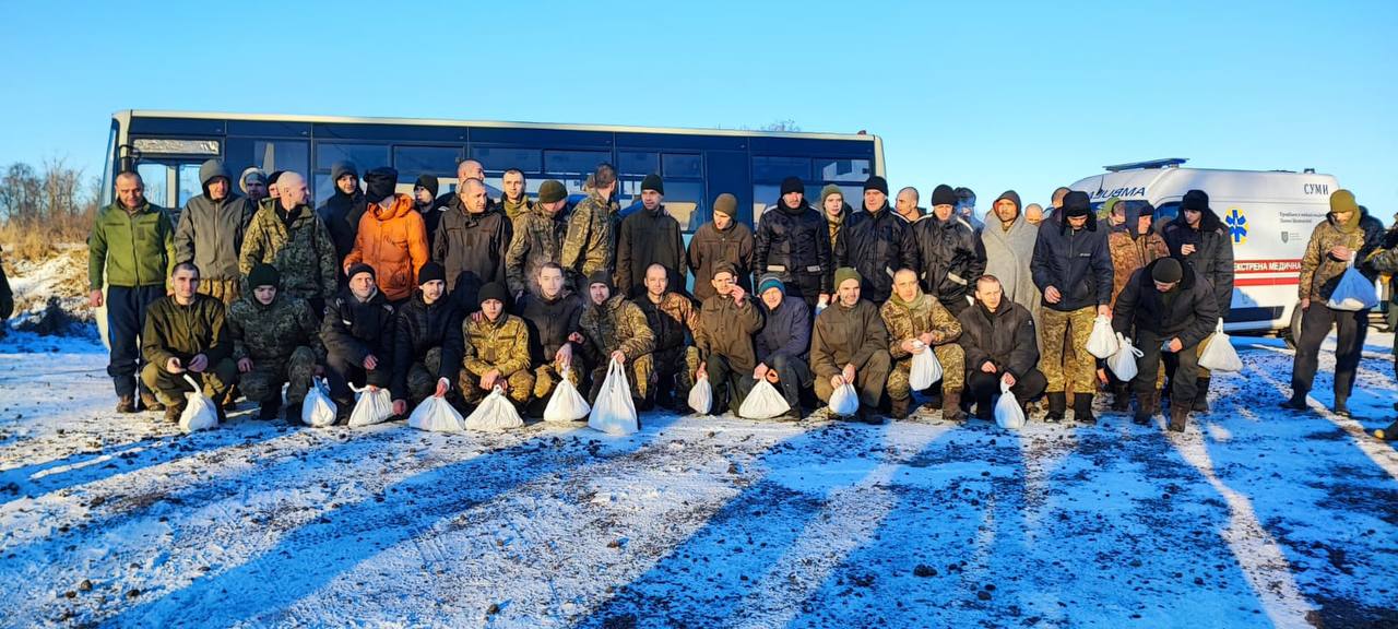 Черговий обмін полоненими: додому повернулися 50 українських воїнів